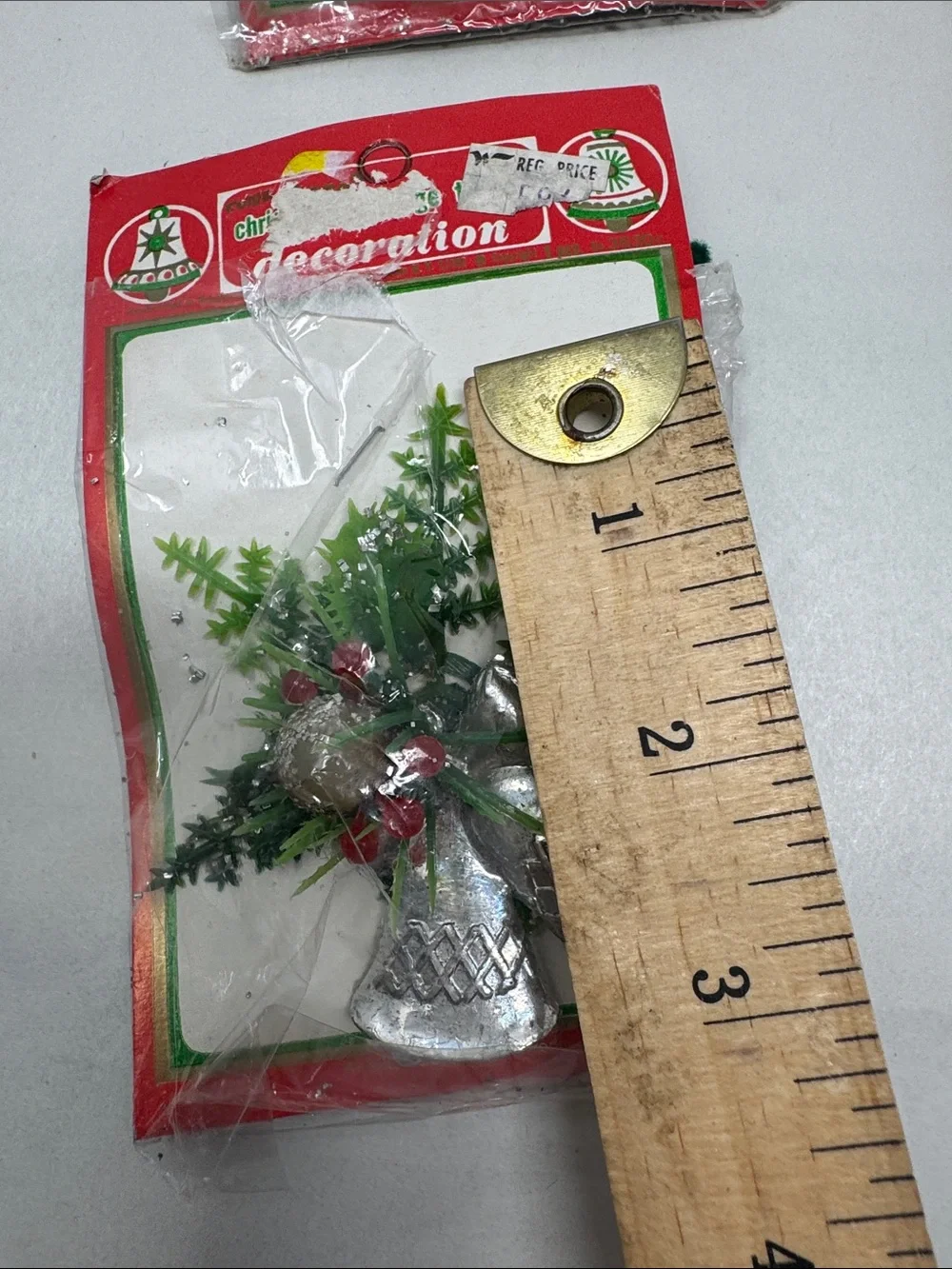 VINTAGE COMMODORE CHRISTMAS GIFT TIE ONS LOT OF 4 FLAWS PLASTIC BELLS PINE SPRIG